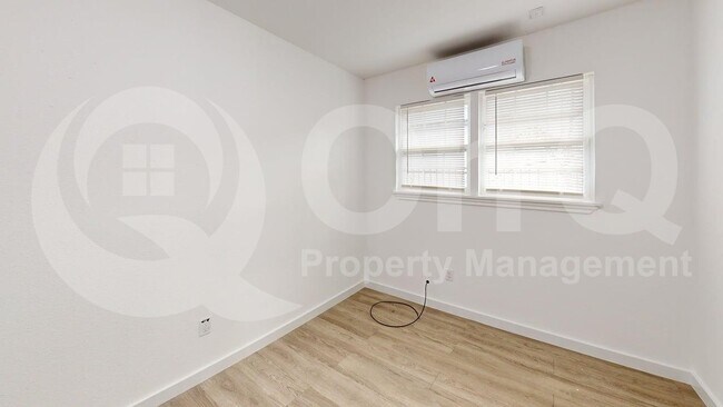 Foto del edificio - 2223 J B Jackson Jr Blvd