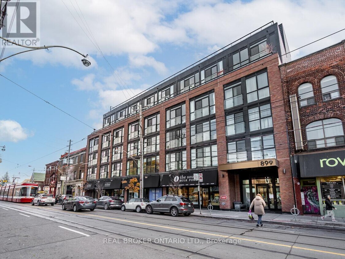 Primary Photo - 899-899 Queen St E