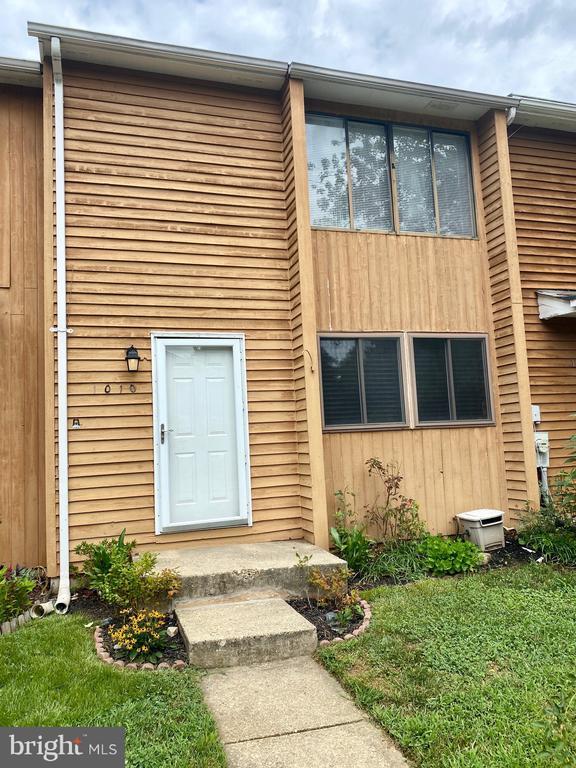 Foto principal - 1010 Commanders Way N