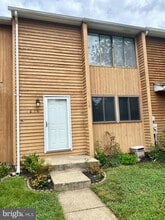 Building Photo - 1010 Commanders Way N