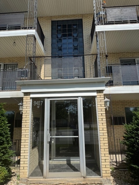 Building Photo - 9407 S Roberts Rd