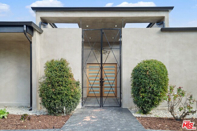 Foto del edificio - 6236 Sale Ave