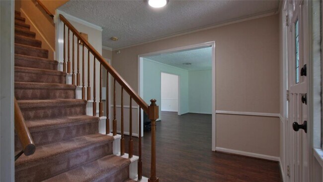 Building Photo - 2119 Rolling Meadows Dr