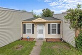 Foto principal - 582 Peregrine St