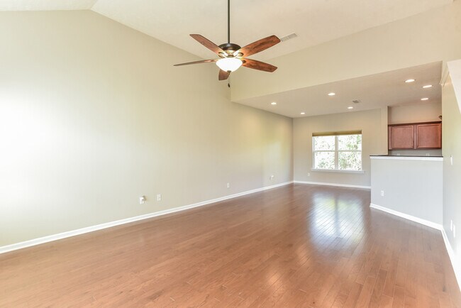 Foto del edificio - 3BR/2.5BA w/ office and attached garage!