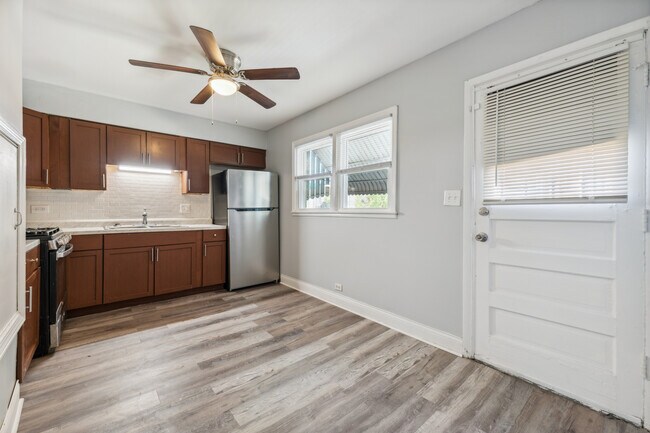 Building Photo - 9137 S Cottage Grove Ave
