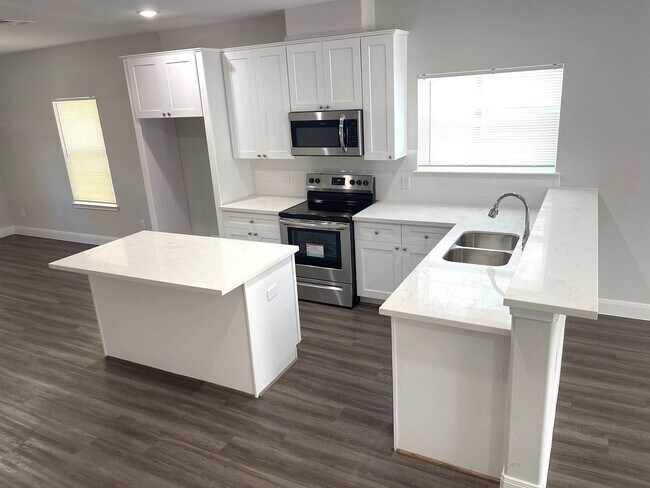 Building Photo - 5214 Mayle St