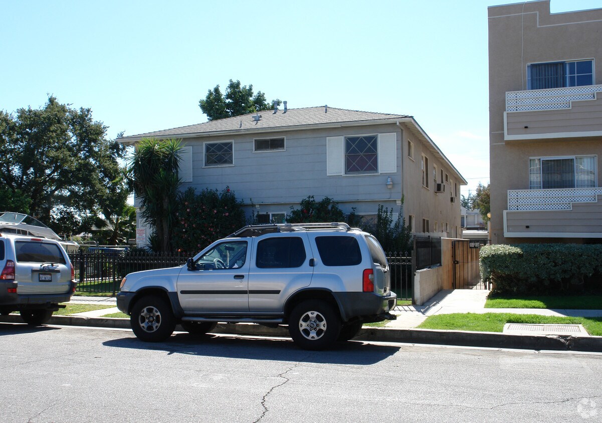 Building Photo - 14122 Gilmore St