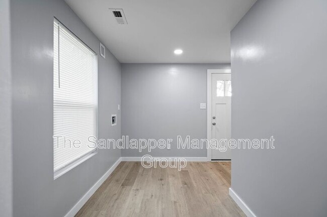 Foto del edificio - 2645 Oregon Ave