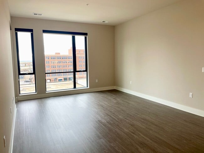 Interior Photo - 321 Jefferson