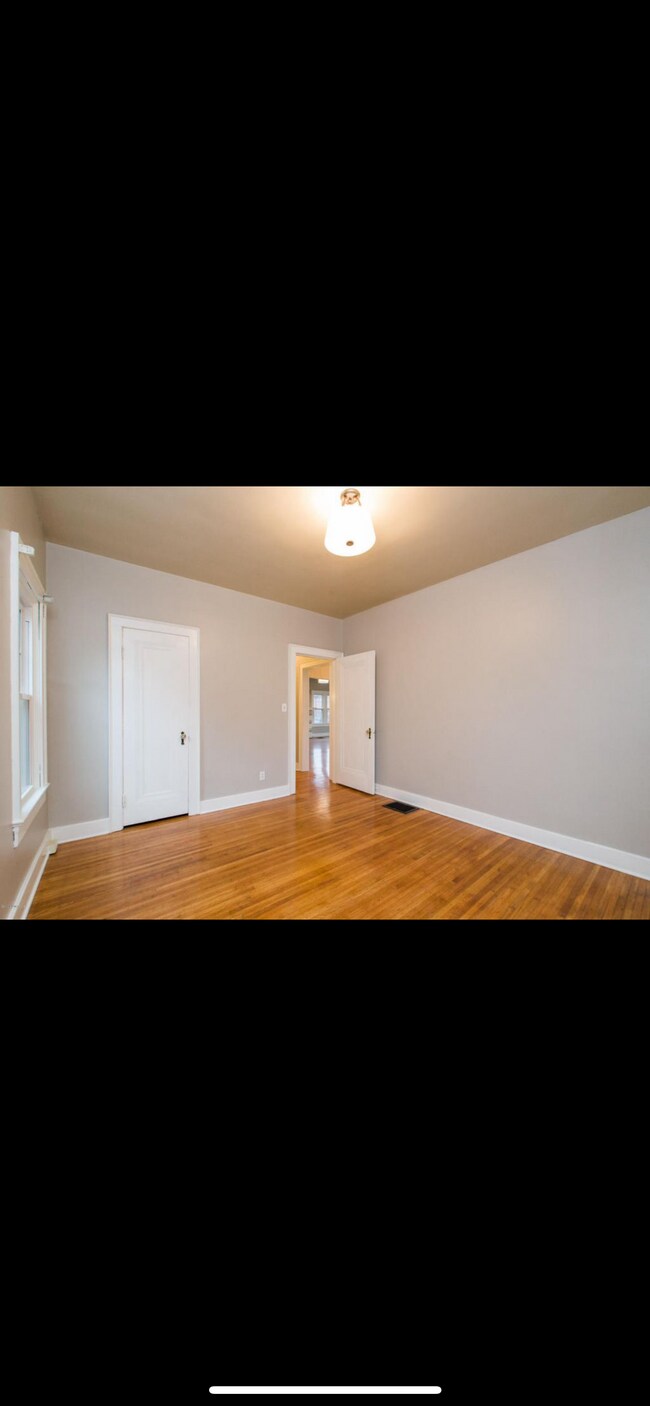 Building Photo - 2104 S Crums Ln