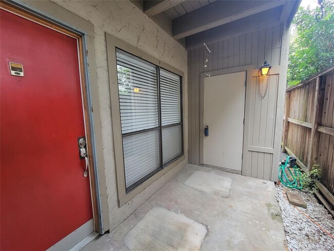 Building Photo - 5711 Sugar Hill Dr