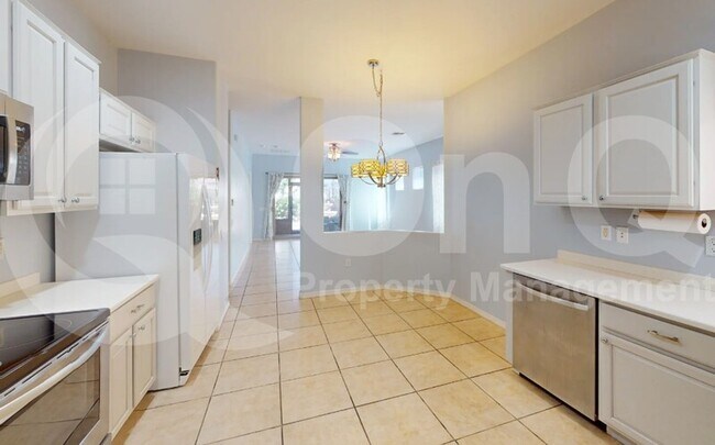 Foto del edificio - 252 W Calle Media Luz