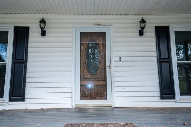 Building Photo - 611 Couch Rd
