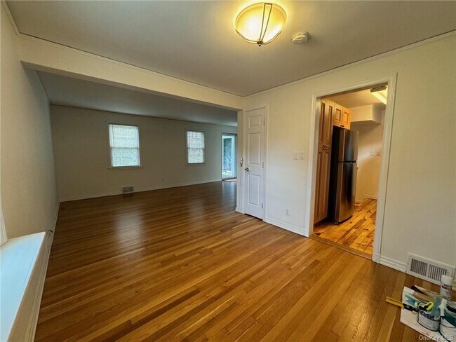 Building Photo - 24 Thatcher Ave