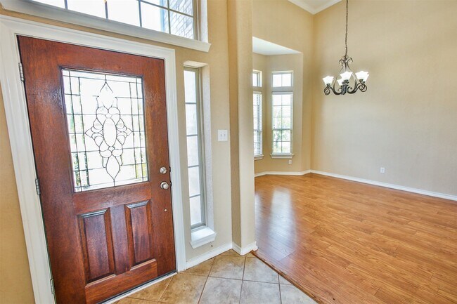 Foto del edificio - 5103 Shadow Breeze Ln
