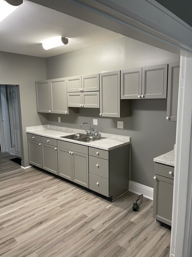 Foto del edificio - 779 Seymour Ave