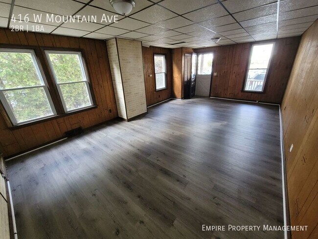 Building Photo - Single Family House: 2 Bedroom / 1 Bathroo...