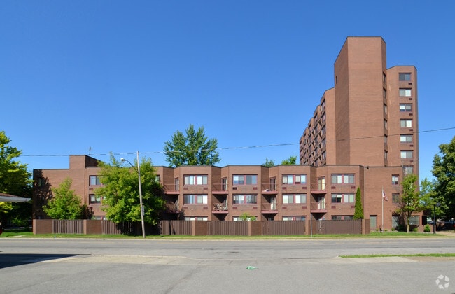 Primary Photo - Carousel Park Apartments