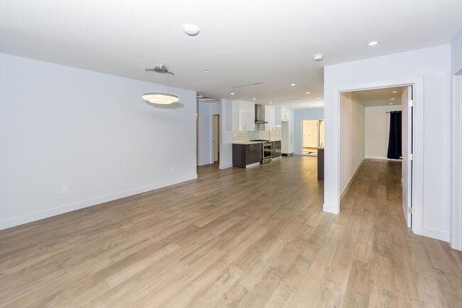Building Photo - 6850 Encino Ave