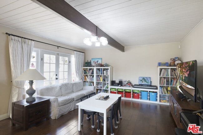 Foto del edificio - 2260 Los Amigos St