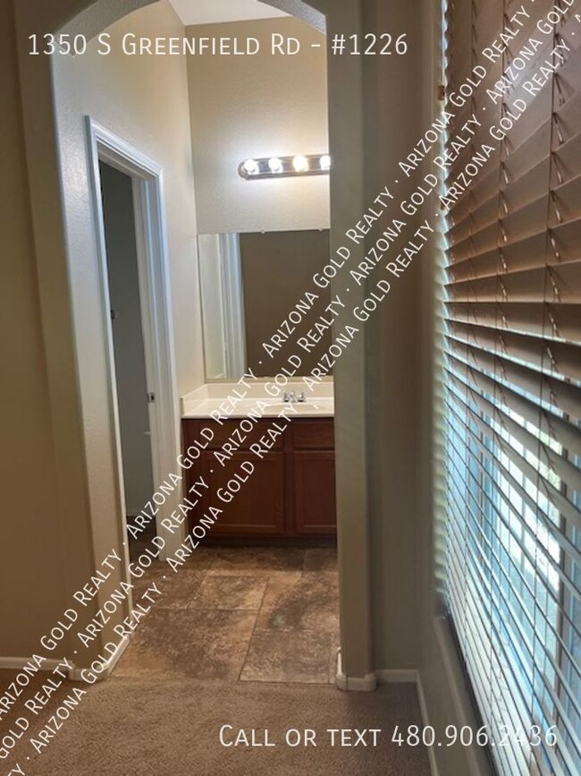 Building Photo - Tesoro at Greenfield