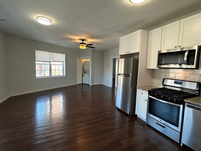 Building Photo - 7441 N Rogers Ave