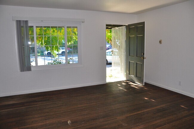Building Photo - 3 Bedrooms, 1 Bathroom Classic Napa Westwo...