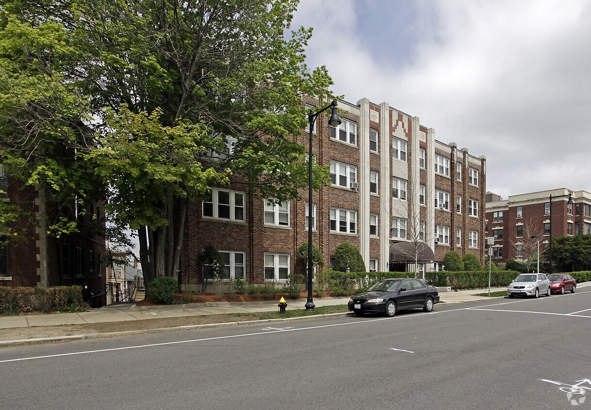 Building Photo - 2045 Commonwealth Ave