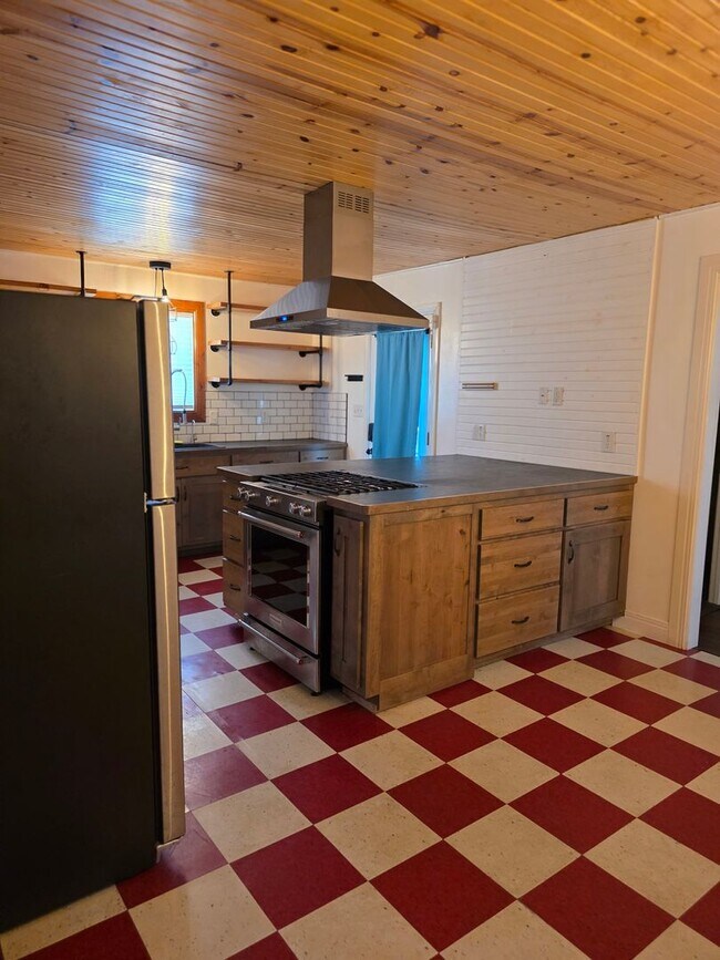 Building Photo - Great 3 bed 2 bath in the beautiful Meadow...