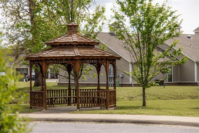 Foto del edificio - The Meadows of Rogers