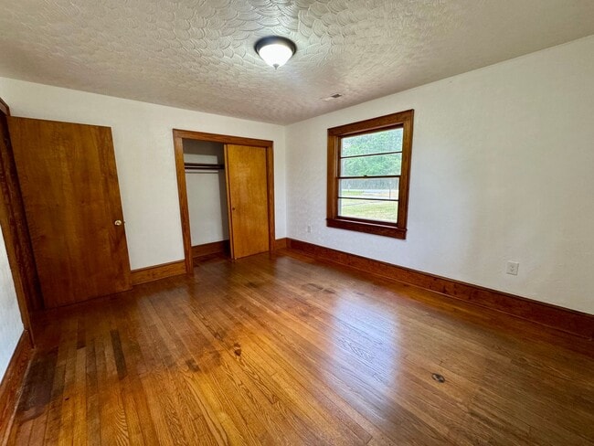 Foto del edificio - 395 N Carolina Hwy 343 S