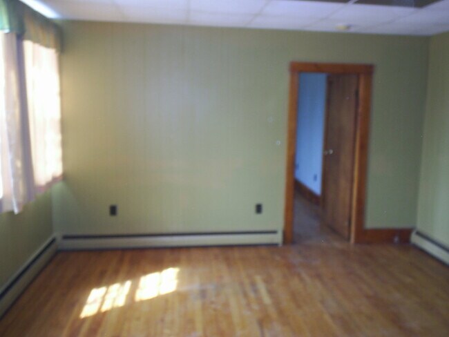 Building Photo - 23 Newport Rd