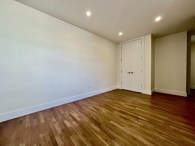 Foto del edificio - 4300 Broadway
