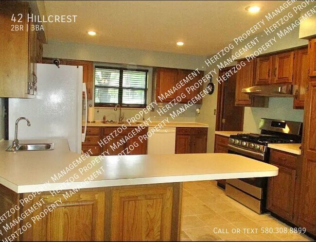 Building Photo - Charming Rural Oasis in the Heart of the City