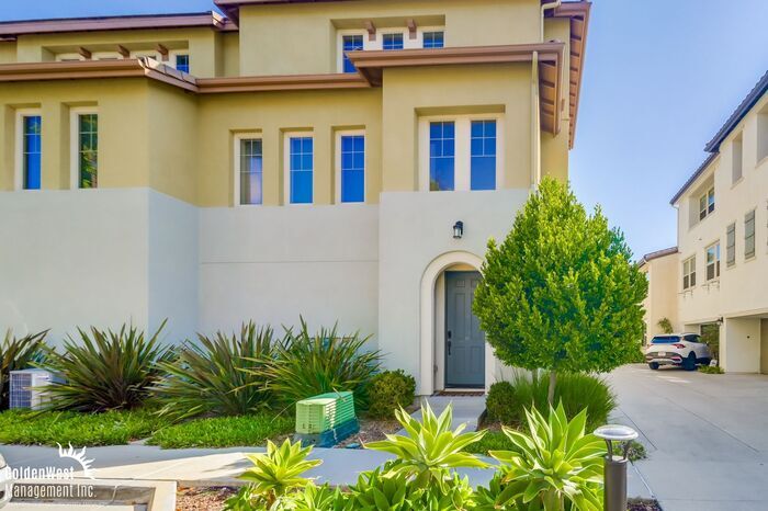 Foto principal - Bright & Spacious 2Bdm 2Ba Townhome in Eas...