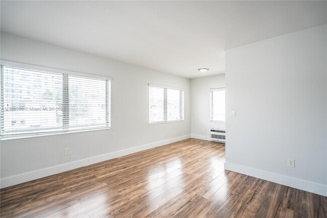 Foto del edificio - 460 NE 82nd Terrace