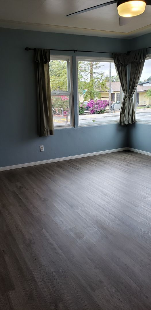 Foto del edificio - Charming La Mesa home with large private yard and garage!