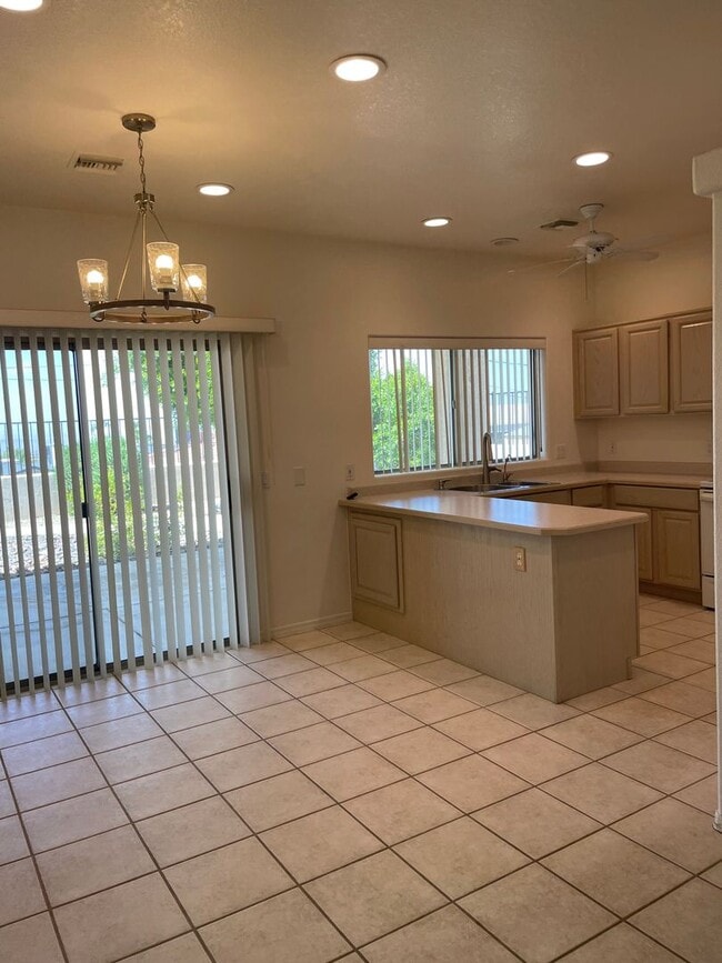 Building Photo - 583 Aloha Way