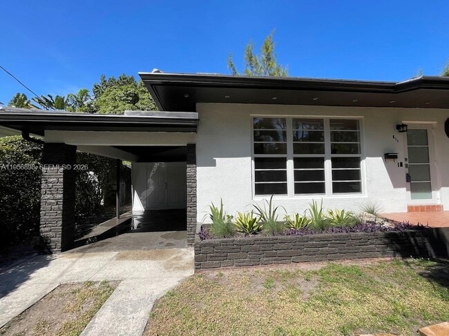 Building Photo - 811 NE 70th St