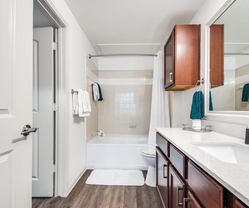 Foto principal - 3194 Parkwood Blvd