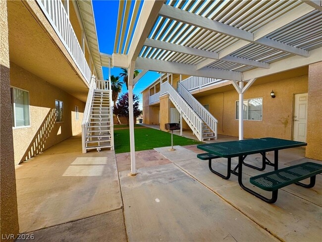 Building Photo - 1835 E Calvada Blvd