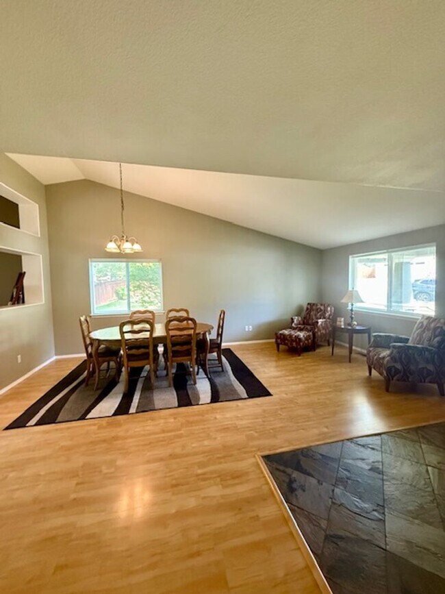 Foto del edificio - Lovely 3 Bedroom Single Level home with St...