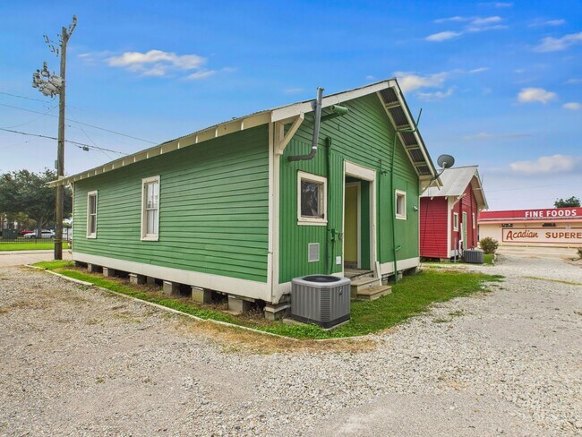 Building Photo - 2 Bedroom, 1 Bathroom Home Near UL!
