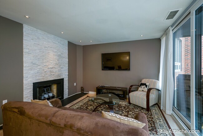 Foto del edificio - 3222 Cherry Hill Ln NW