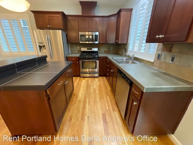 Building Photo - 3 br, 2.5 bath House - 3057 SW 173rd Ave.