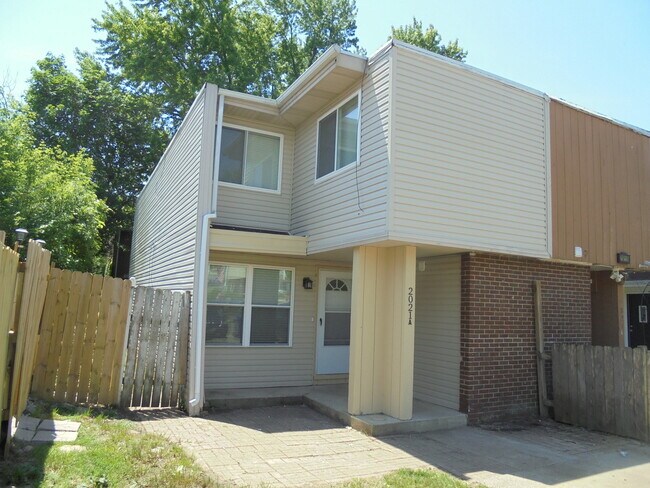 Foto del edificio - 2021 Berkshire Cir