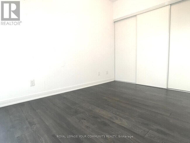 Photo du bâtiment - 42 Charles St E