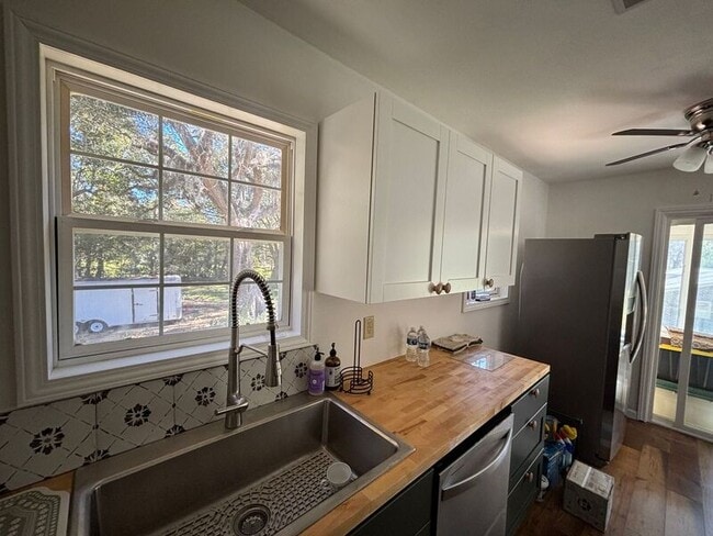 Foto del edificio - 2647 Blind Rd