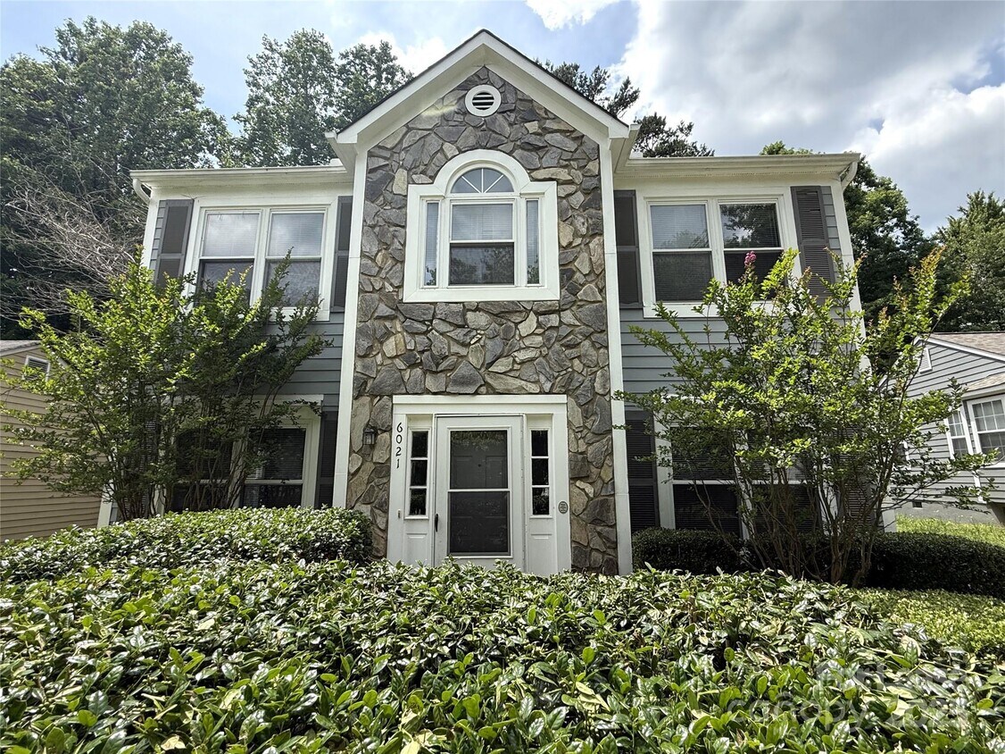Foto principal - 6021 Black Bear Ct